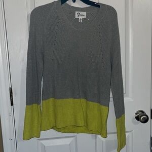 NWT cute Andrea Jovine vneck sweater M
